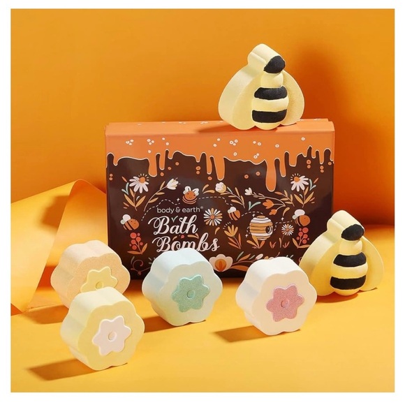 Body and earth bath bomb set (6): Honey, Rose and Lily scents NIB - Picture 2 of 11